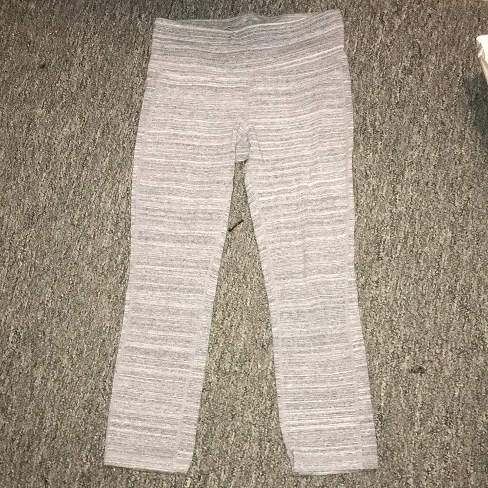 Gapfit blue and white capris